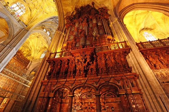 The huge organ of the cathedral. Performances are still being conducted here.